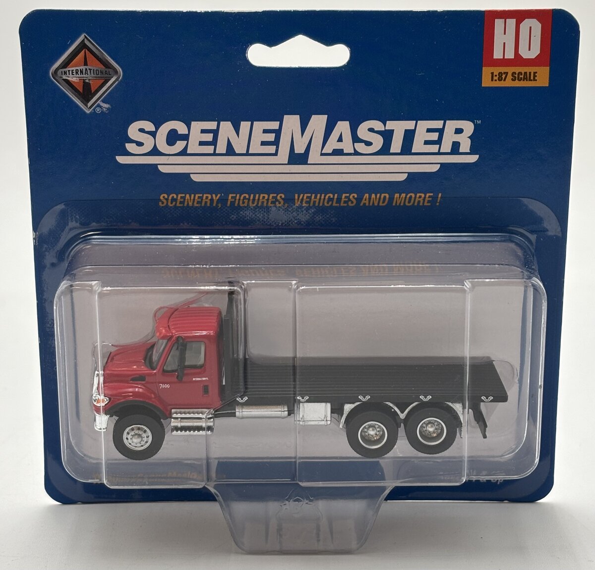 Walthers 949-11652 HO Scale Red International 7600 3-Axle Flatbed Truck