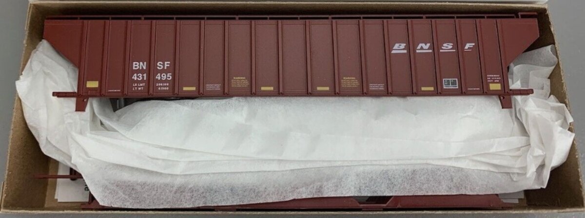 Accurail 6537 HO Burlington Northern Santa Fe Pullman Std 3-Bay Cvd Hopper Kit