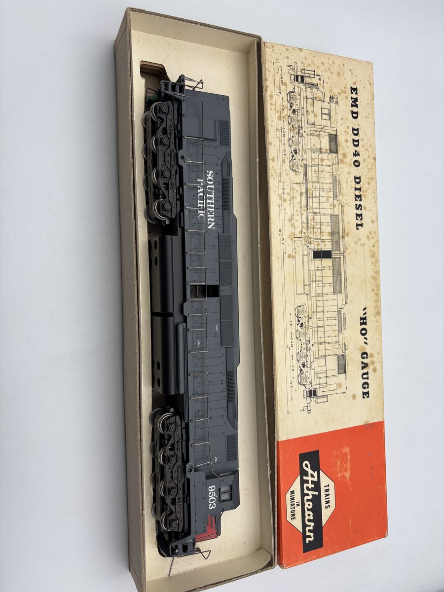 Athearn 4266 HO Southern Pacific EMD DD40 Diesel Locomotive 9503
