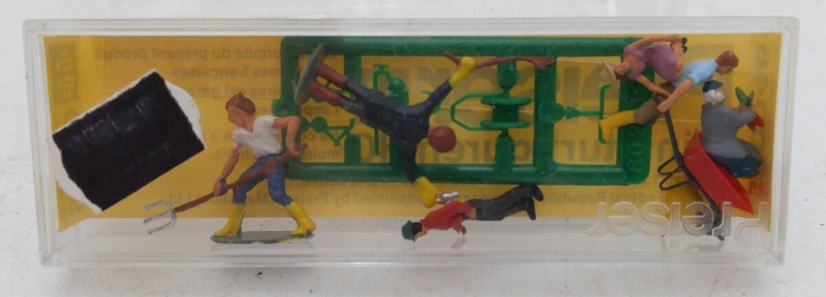 Preiser 0046 HO Scale Garden Workers W/Tools Figures (Set of 6)