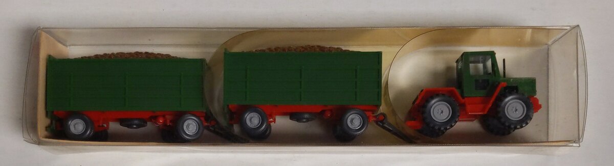 Wiking 26384 HO Farm Tractor with Hangers and Load Condition