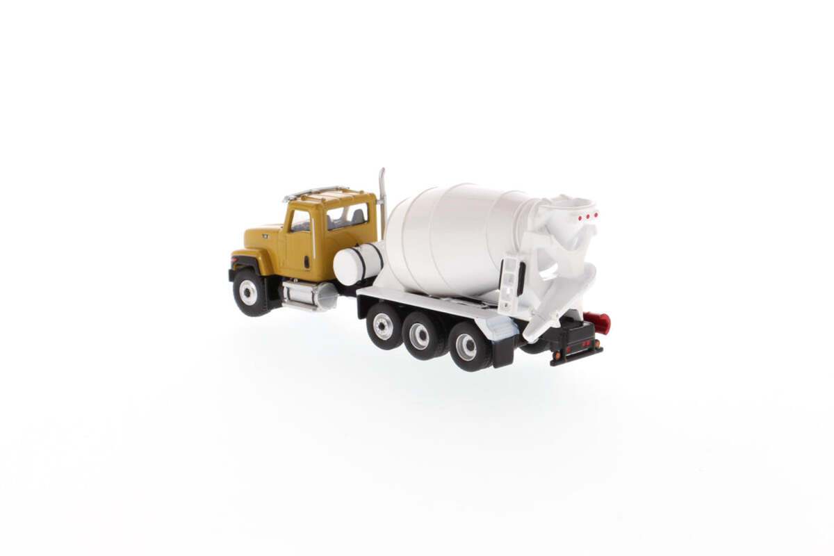DieCast Masters 85512 1:87 Caterpillar CT681 Concrete Mixer Model Kit