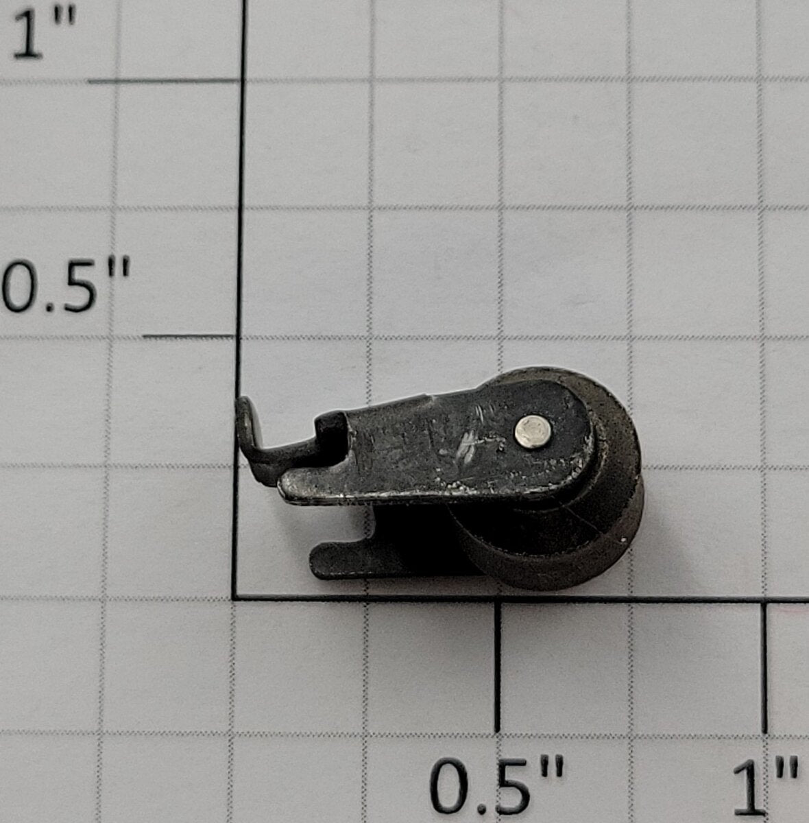 Lionel 2036-122 Carbon Collector Roller and Steel Bracket Assembly