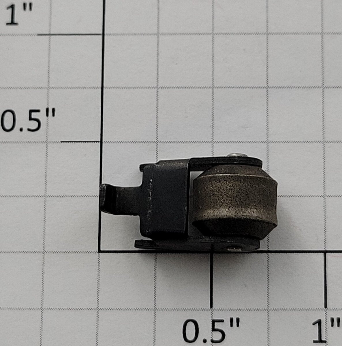 Lionel 2036-122 Carbon Collector Roller and Steel Bracket Assembly