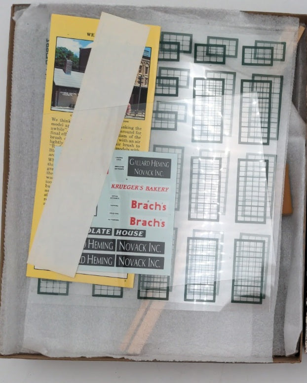 Magnuson Models 439-556 HO Scale Brach's Candy Factory Building Kit