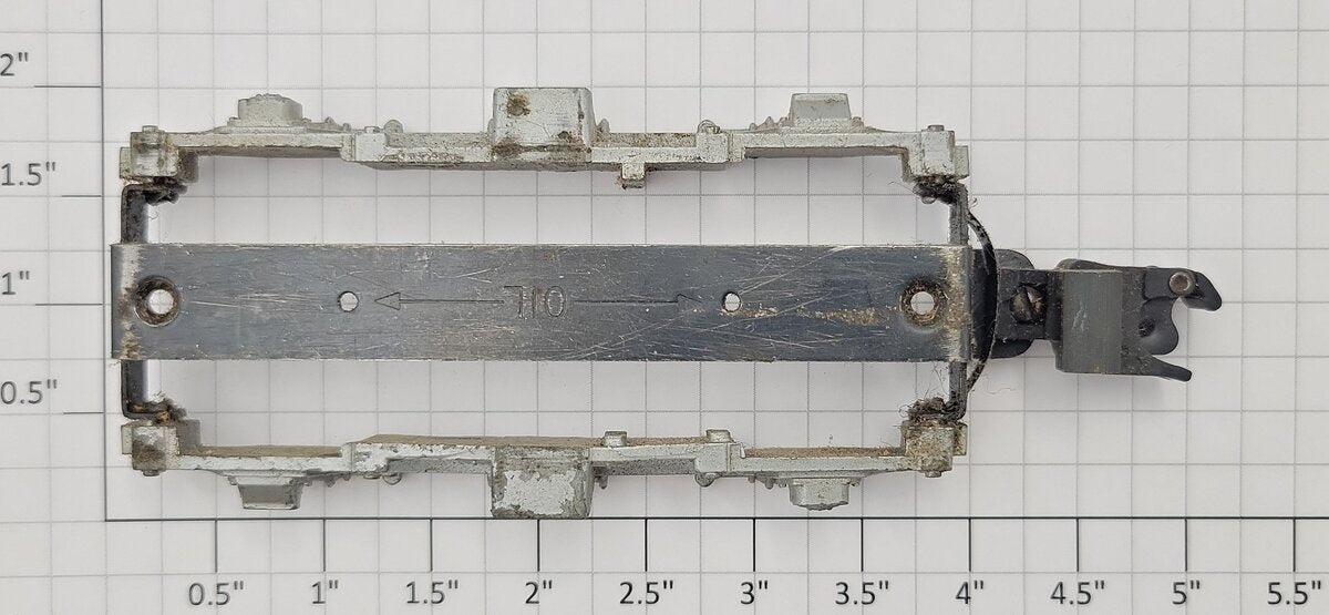 American Flyer XA12A668 S Scale Cast Silver GP7 Truck Frame w/ Operating Coupler