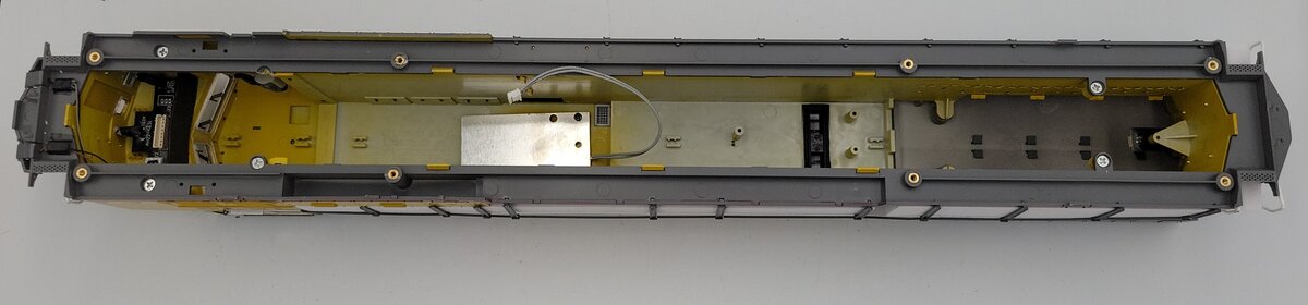 Lionel 654853-2 Union Pacific AC6000 Diesel Locomotive Body Shell #7579