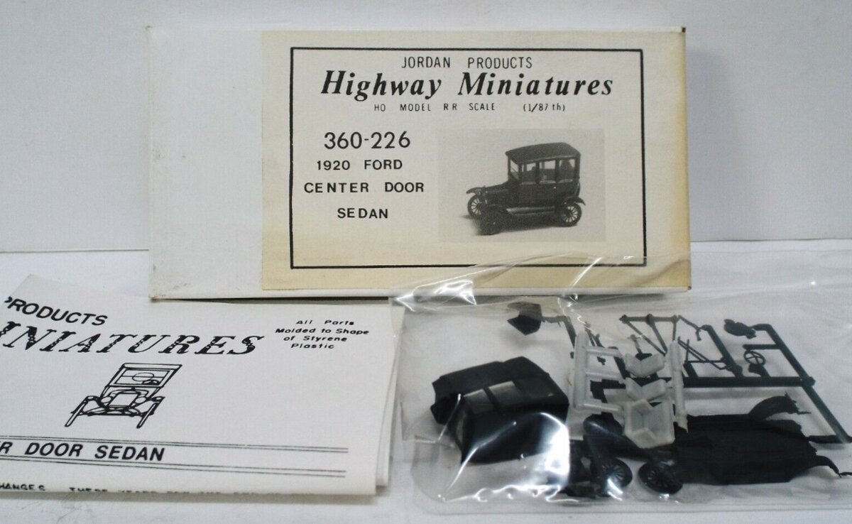 Highway Miniatures 360-226 HO Jordan Products 1920 Ford Center Door Sedan Kit