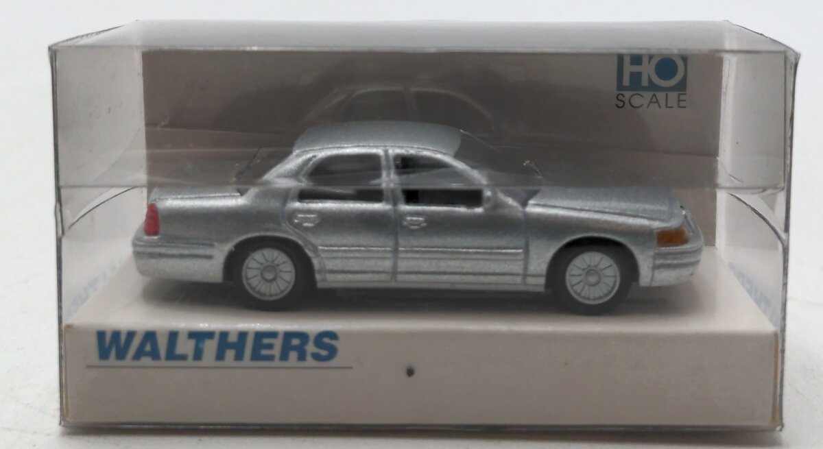 Walthers 933-1240 HO Ford Crown Victoria 1998
