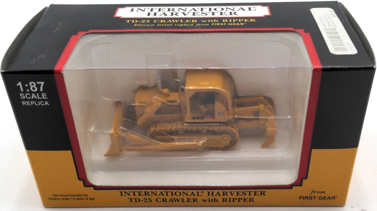 First Gear 80-0303 1:87 Scale TD-25 International Harvester Crawler W/Ripper