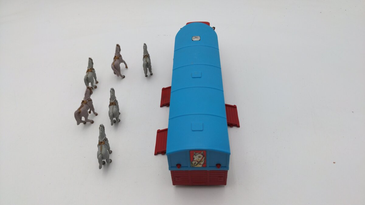 Corgi 1130 1:43 Scale Horse Transporter Chipperfields Circus W/6 Plastic Horses EX/Box