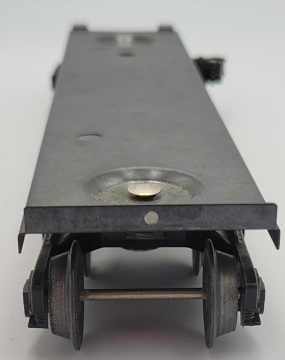Lionel 6464-9 LTI Metal Boxcar Frame with Two 9150-50 Plastic Trucks