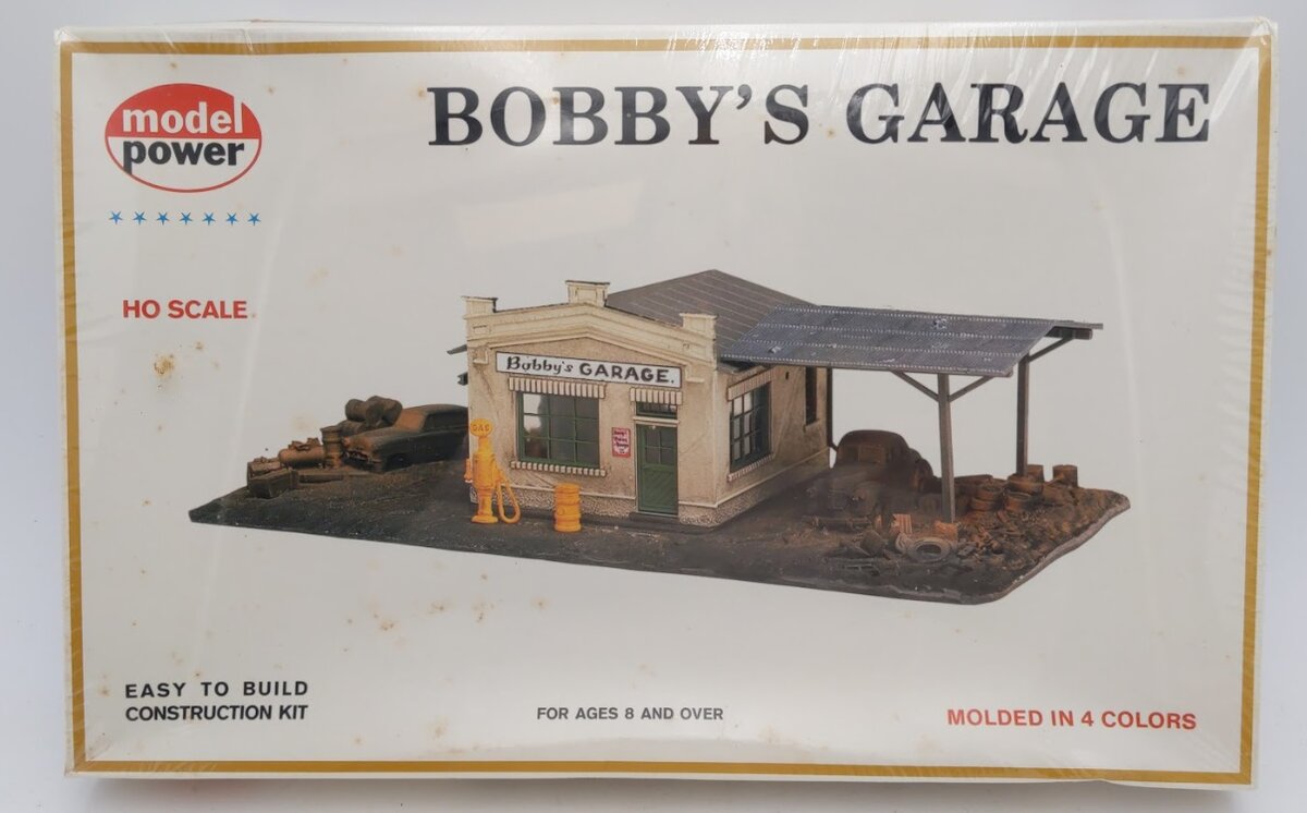 Model Power 483 HO Bobby''s Garage Molded In 4 Colors Building Kit