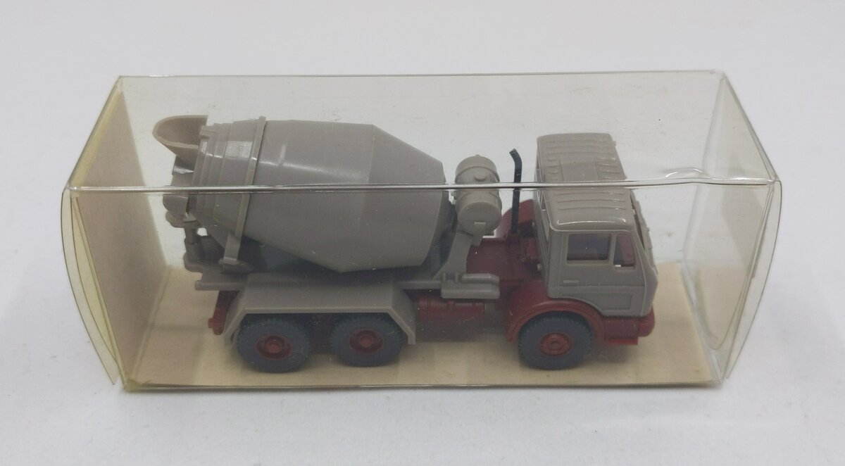 Wiking 68218 HO Scale Tan/Red MB Transporter Betonmischer (Concrete Mixer)