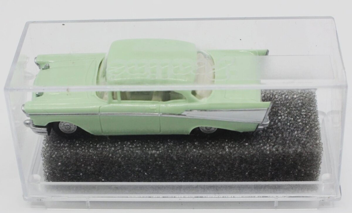 Praline 5000 HO Scale Lime / White 1957 Chevrolet Bel Air Hard Top