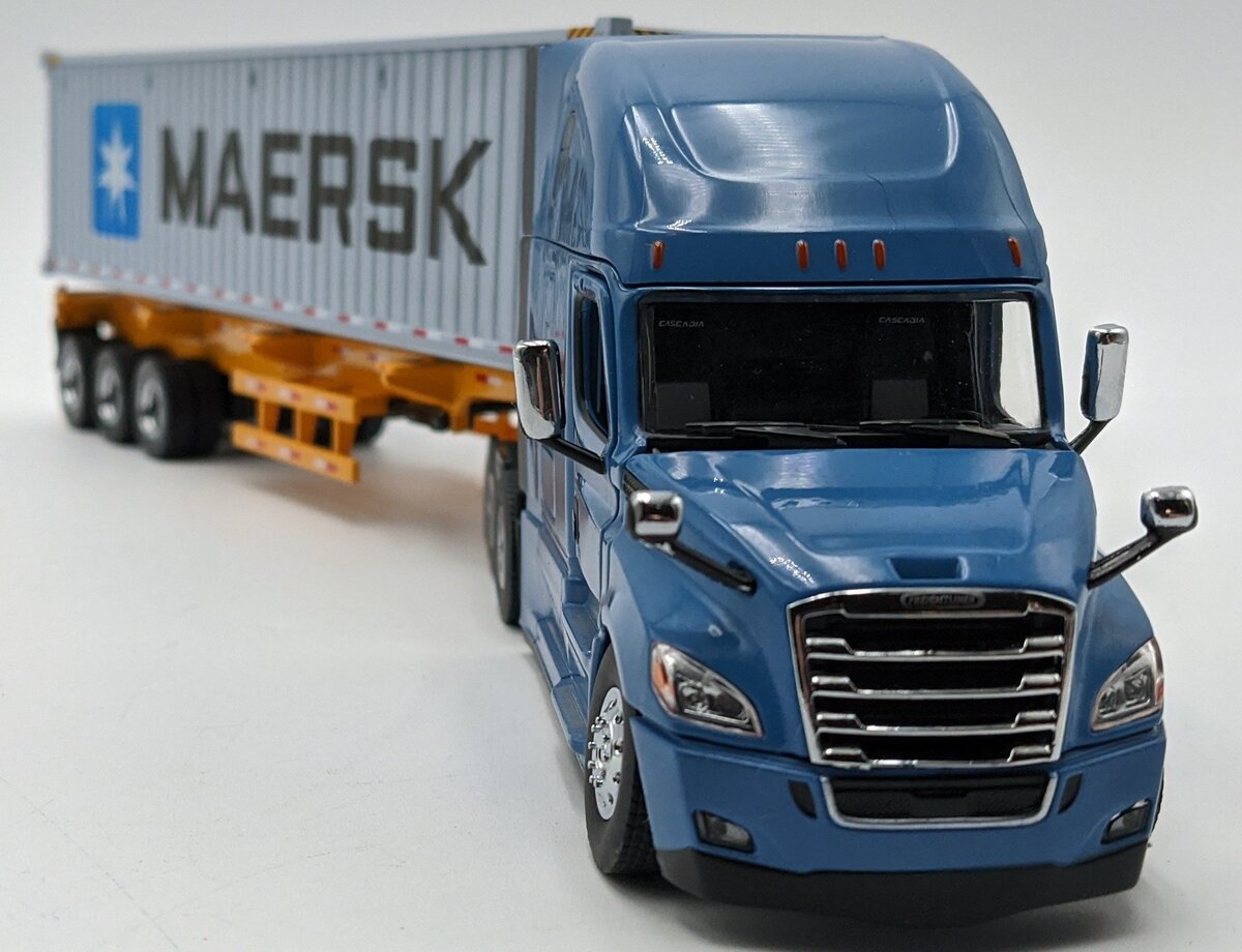 DieCast Masters 71048 1:50 Freightliner New Cascadia w/Sleeper & Skeletal Trailr