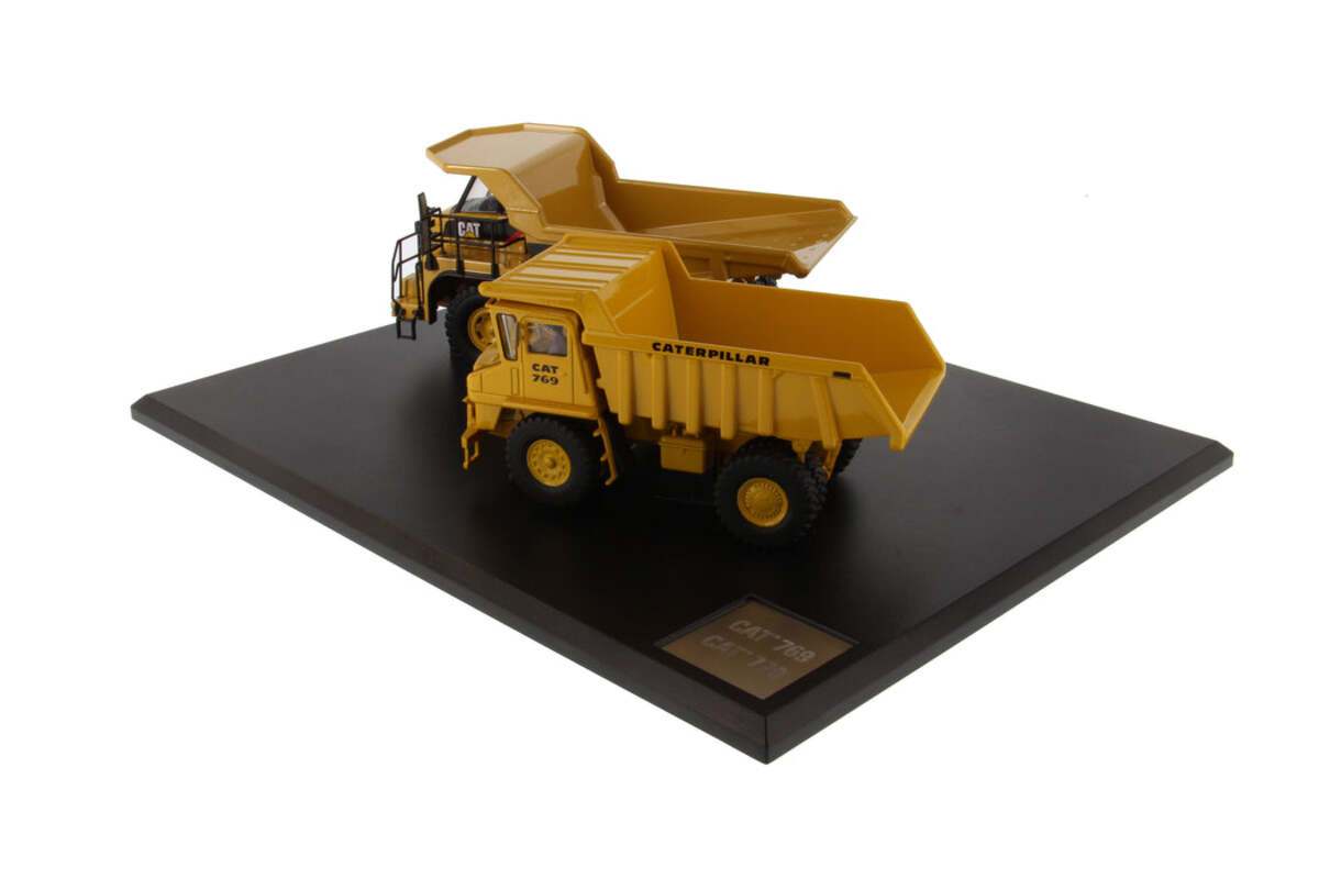DieCast Masters 85562 1:50 Caterpillar 769 & Caterpillar 770 Off Highway Truck