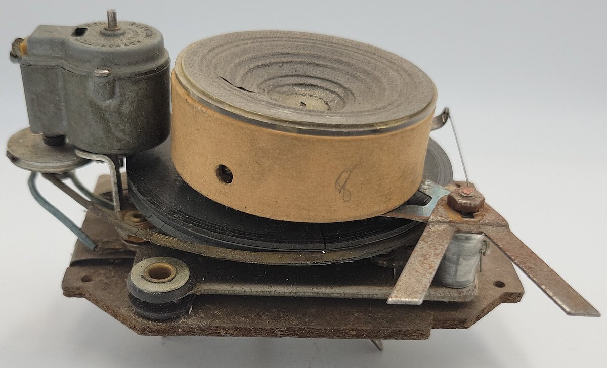 Noma-Phono M-1 Noma Station Phonograph Mechanism & Record / Parts or Restoration