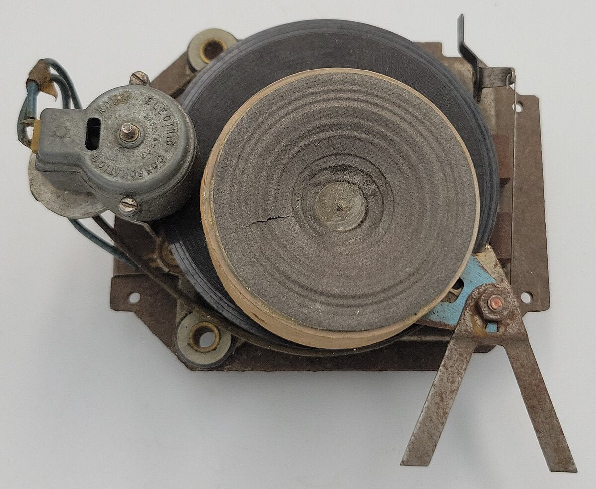 Noma-Phono M-1 Noma Station Phonograph Mechanism & Record / Parts or Restoration