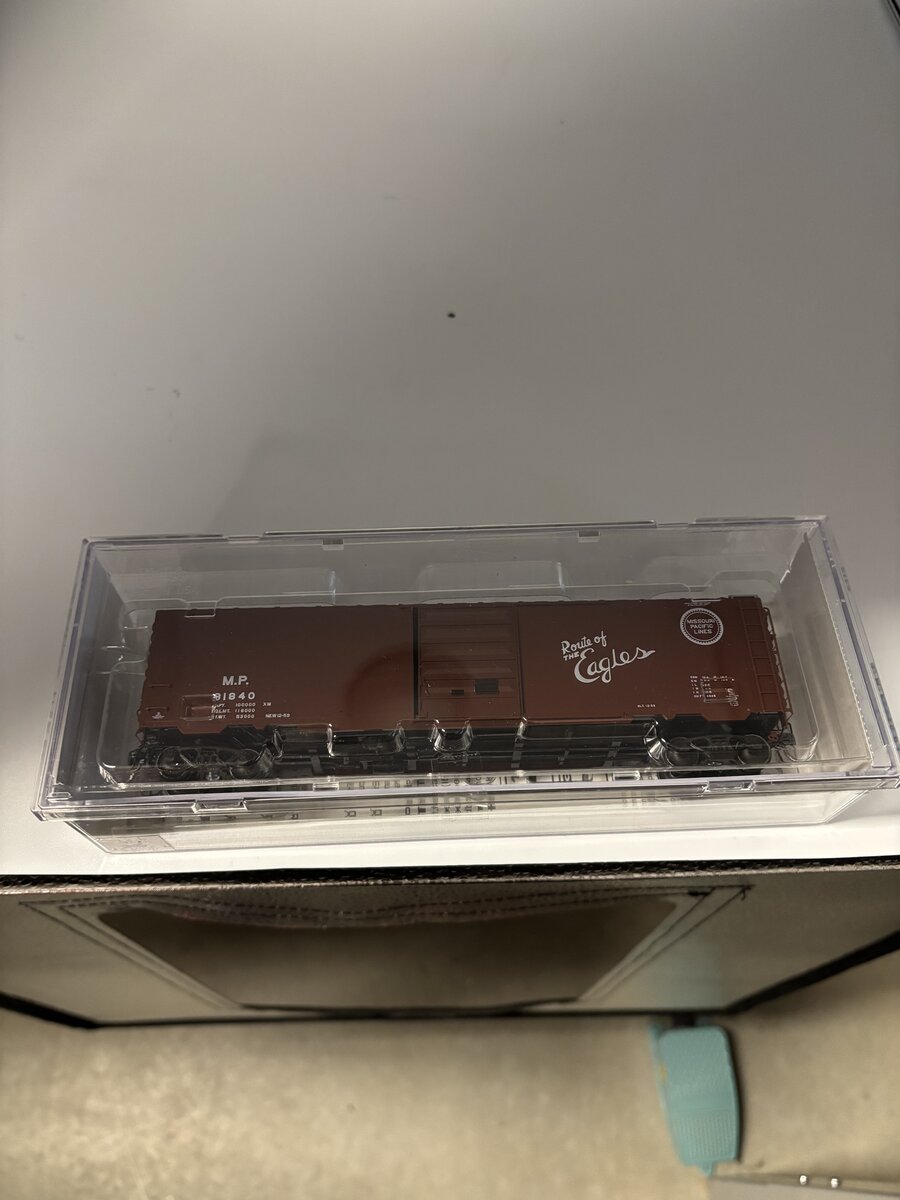Kadee 6412 HO Missouri Pacific 50' PS-1 Boxcar with 8' Door #81840