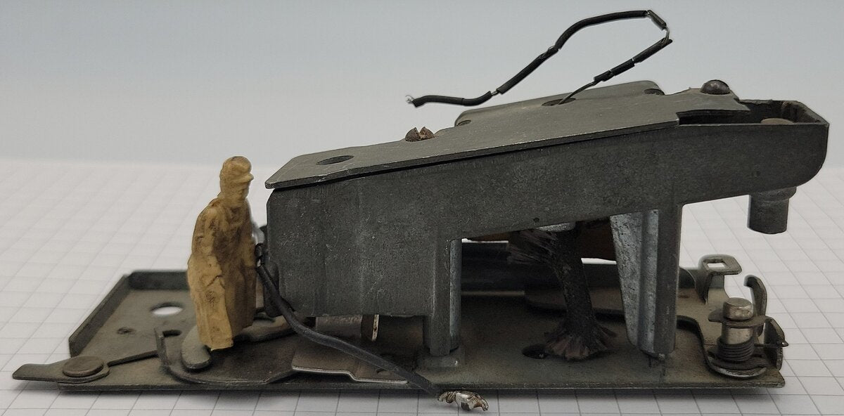 Lionel 3462-76 Milk Car Mechanism with Milkman Figure