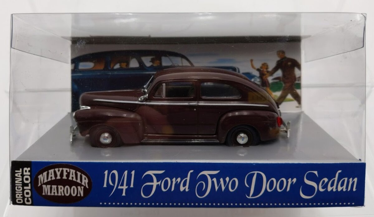 Fleer 1941-02 1:43 1941 Ford Deluxe Two Door Sedan Mayfair Maroon Die-Cast