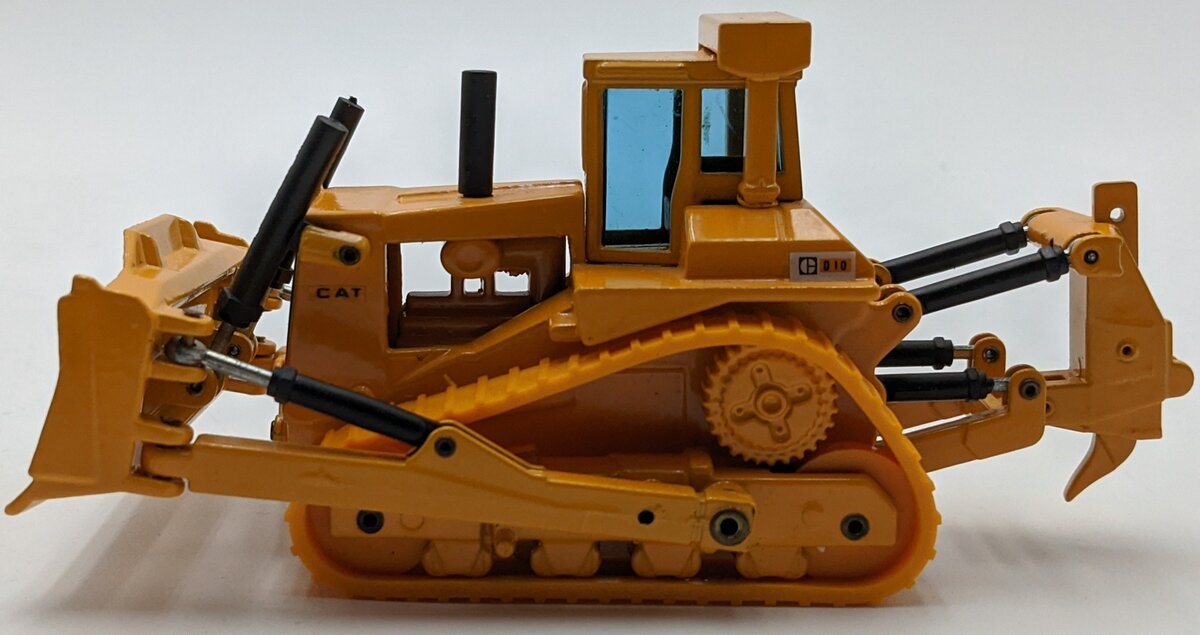 Joal 220 1:70 Caterpillar D10 Dozer Chain Tractor