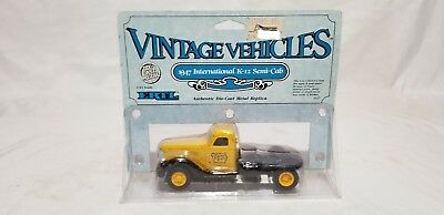 Ertl 2627 1:43 Yellow 1947 International K-12 Semi-Cab Vinatge Vehicles