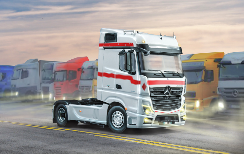 Italeri 3948 1:24 Mercedes-Benz MP4 Big Space Truck Plastic Model Kit