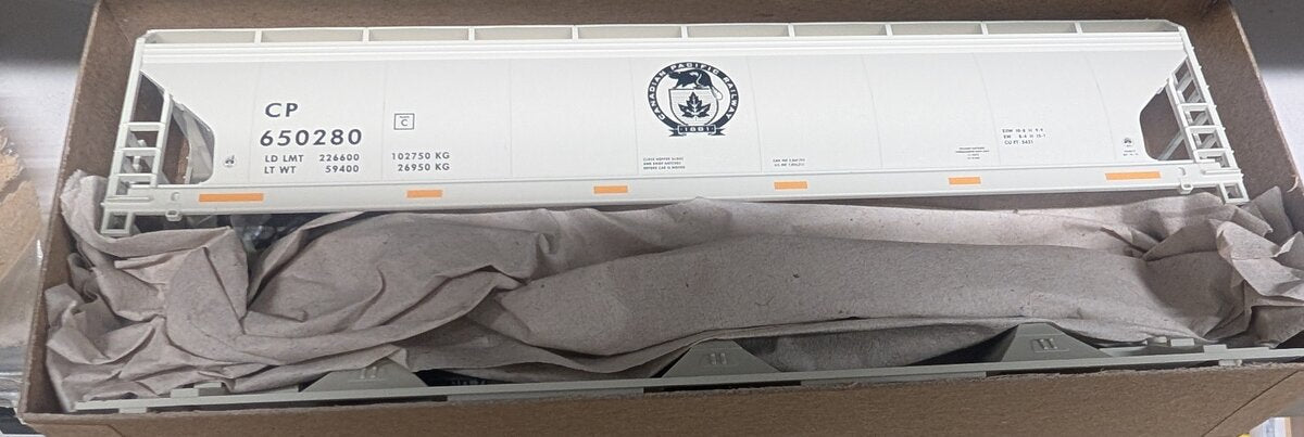 Accurail 8122 HO Canadian Pacific ACF Covered Hopper Kit (Set of 3)