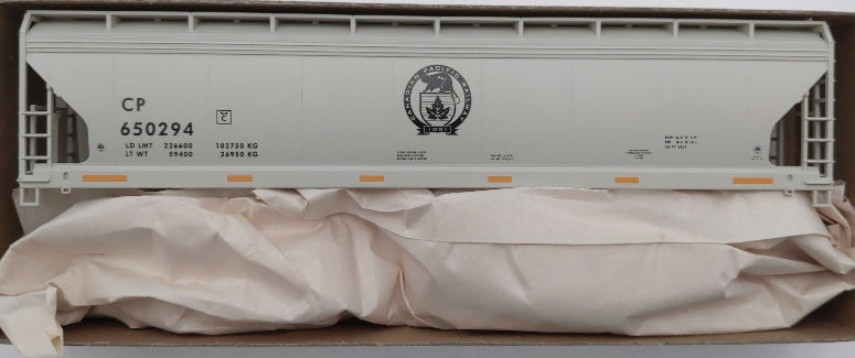 Accurail 81221 HO Canadian Pacific ACF 47' 3-Bay Center-Flow Covered Hopper Kit