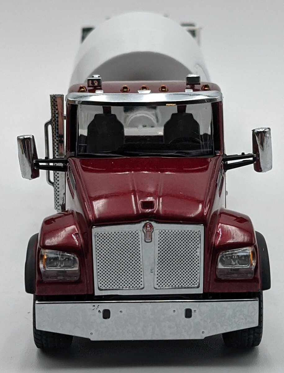 DieCast Masters 71062 1:50 Kenworth T880 SBFA w/McNeilus Bridgemaster Mixer
