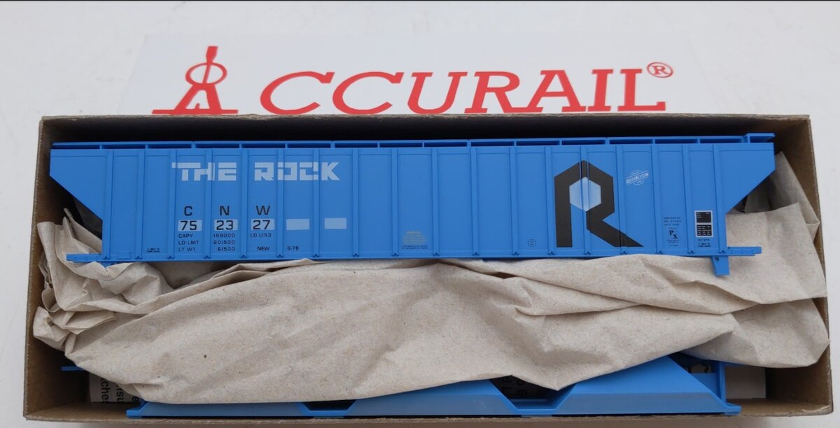Accurail 8123.2 HO CNW Patched Pullman Standard Covered Hopper Car # 752327 Kit