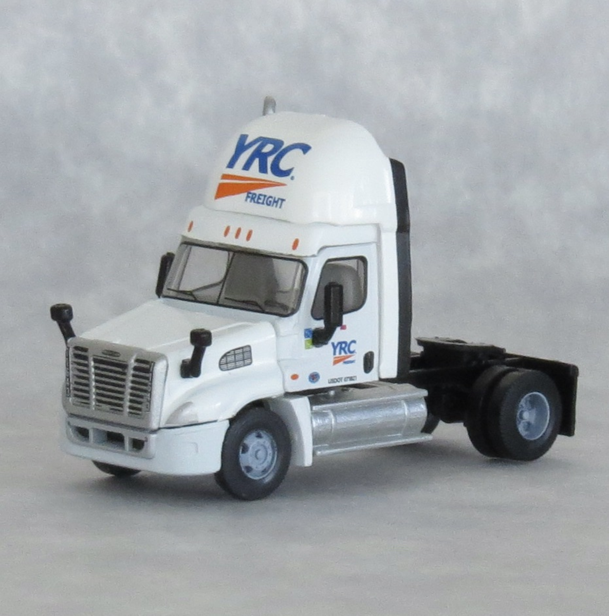 Trainworx Inc. 42590-07 N YRC Freight Freightliner Cascadia LTL Truck #11675