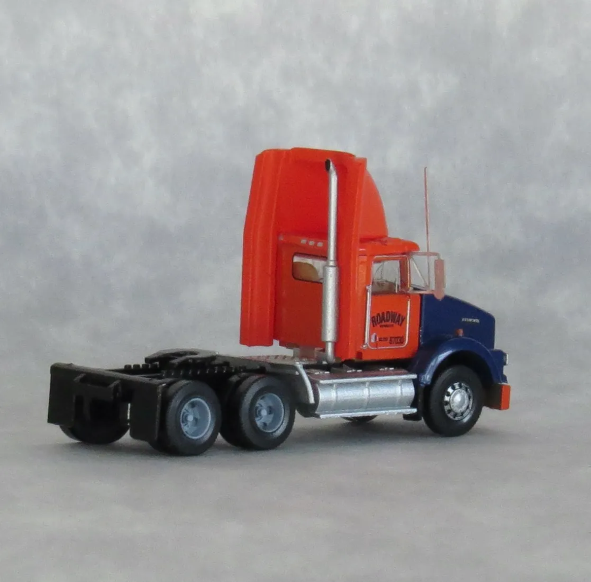 Trainworx Inc. 48084-01 N Roadway Kenworth T800 Cab #87030
