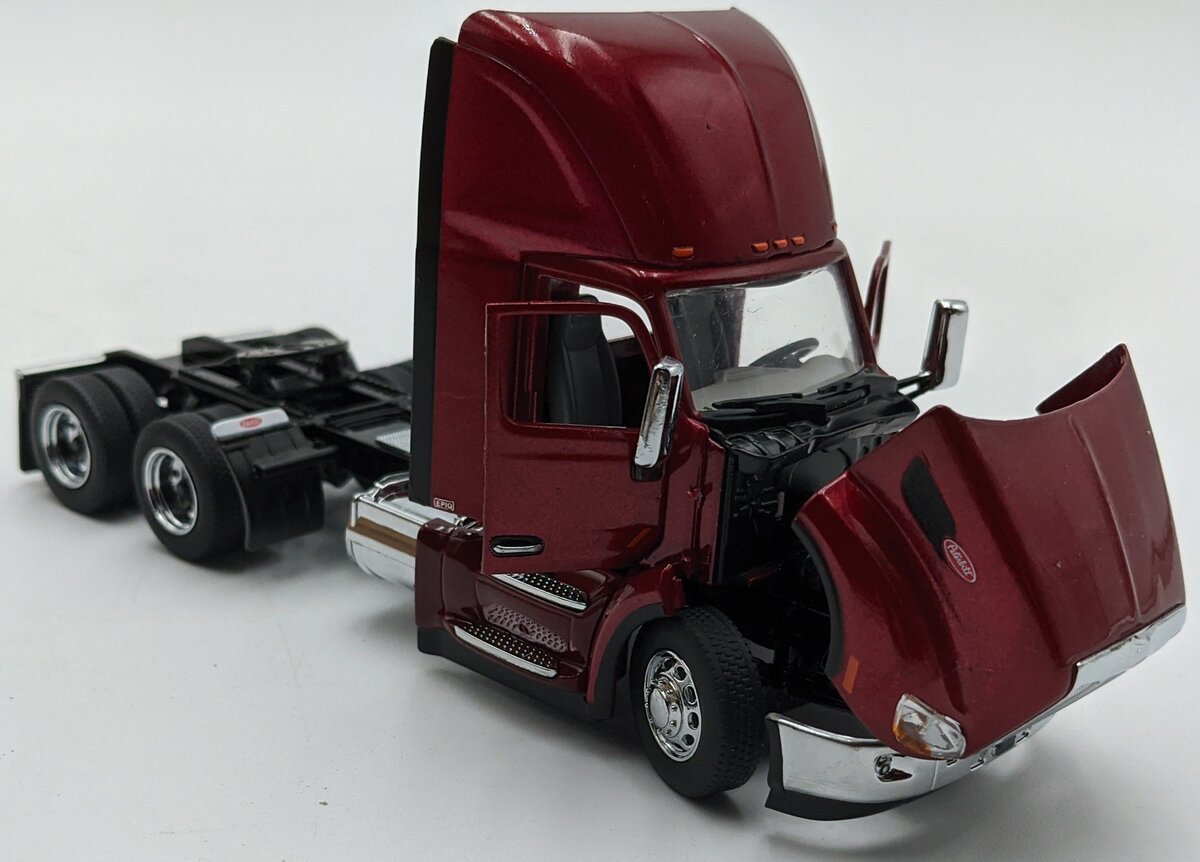 DieCast Masters 71068 1:50 Peterbilt 579 Day Cab Tractor