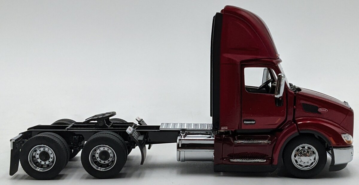 DieCast Masters 71068 1:50 Peterbilt 579 Day Cab Tractor