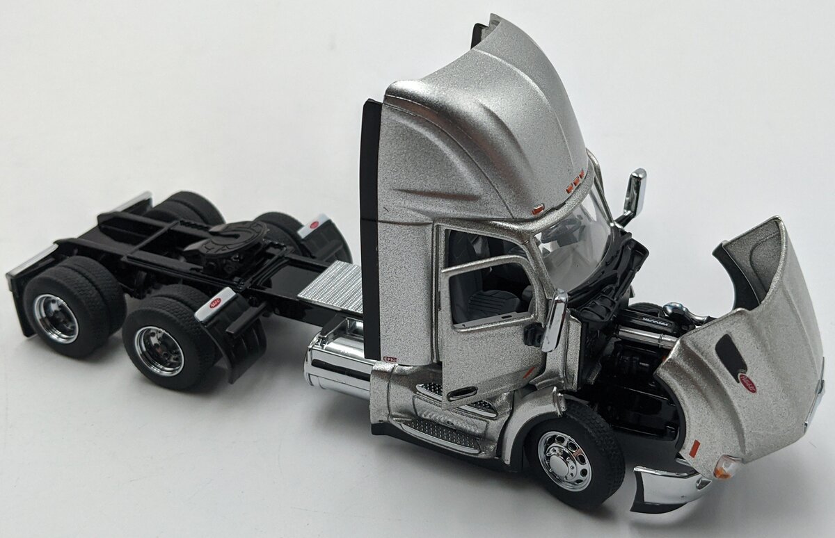 DieCast Masters 71069 1:50 Peterbilt 579 Day Cab Tractor