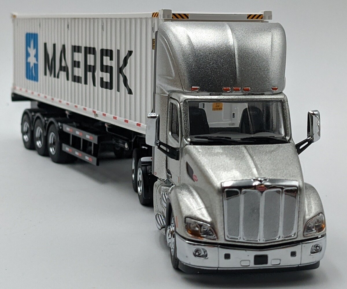 DieCast Masters 71069 1:50 Peterbilt 579 Day Cab Tractor