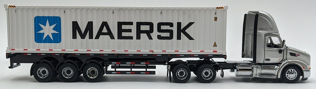 DieCast Masters 71069 1:50 Peterbilt 579 Day Cab Tractor