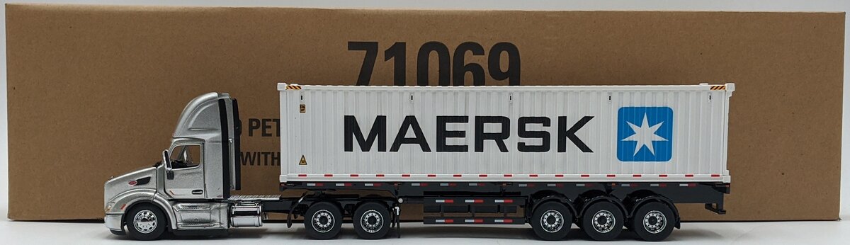 DieCast Masters 71069 1:50 Peterbilt 579 Day Cab Tractor