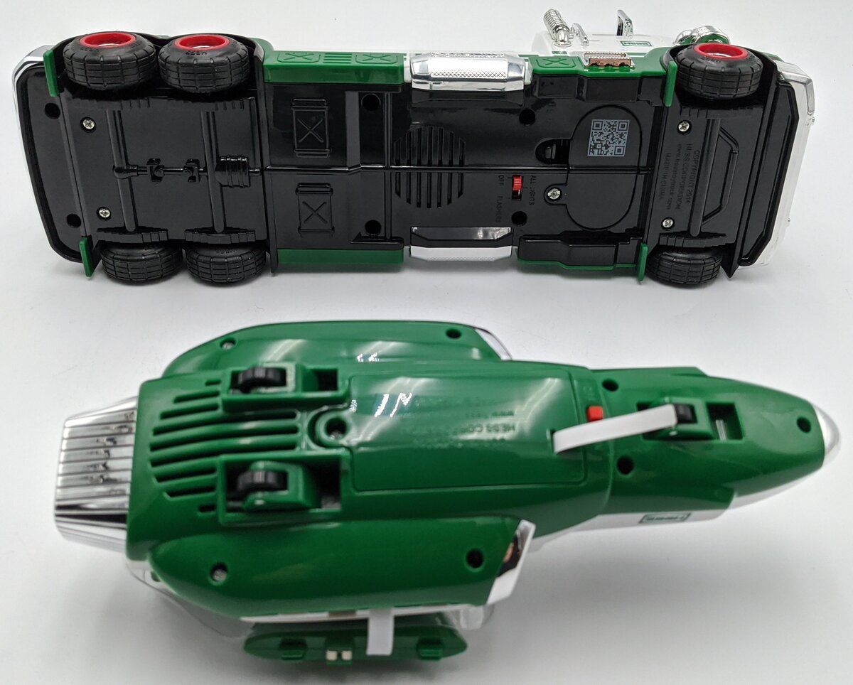 Hess 2014 Toy Truck and Space Cruiser with Scout