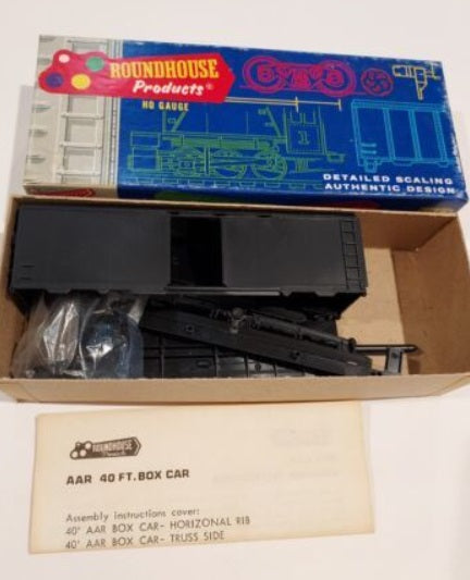 Roundhouse 1080 HO Undecorated 40' Round Top Door Box Car Kit