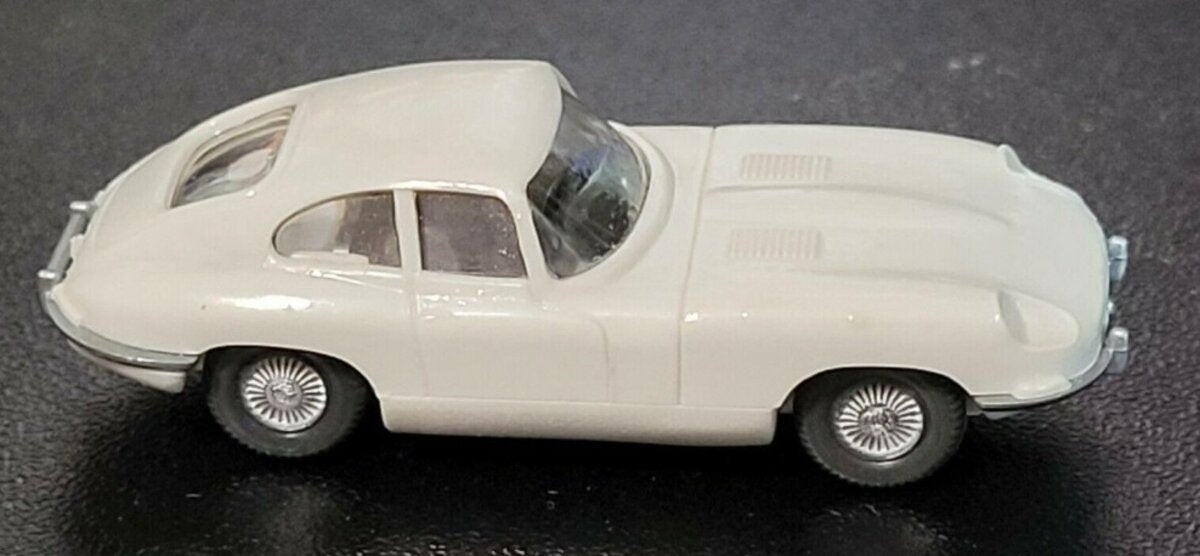 Wiking 817 04 24 HO White Jaguar E-Type Roadster Convertible