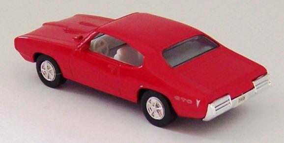 Ertl 2589 1:43 Scale Classic Vehicles Red 1968 Pontiac GTO Die Cast Metal Car