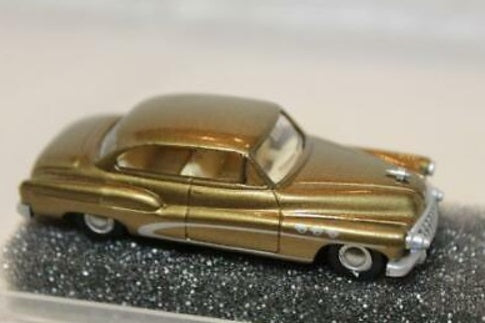Praline 84704 HO Gold Metalic Buick Limousine