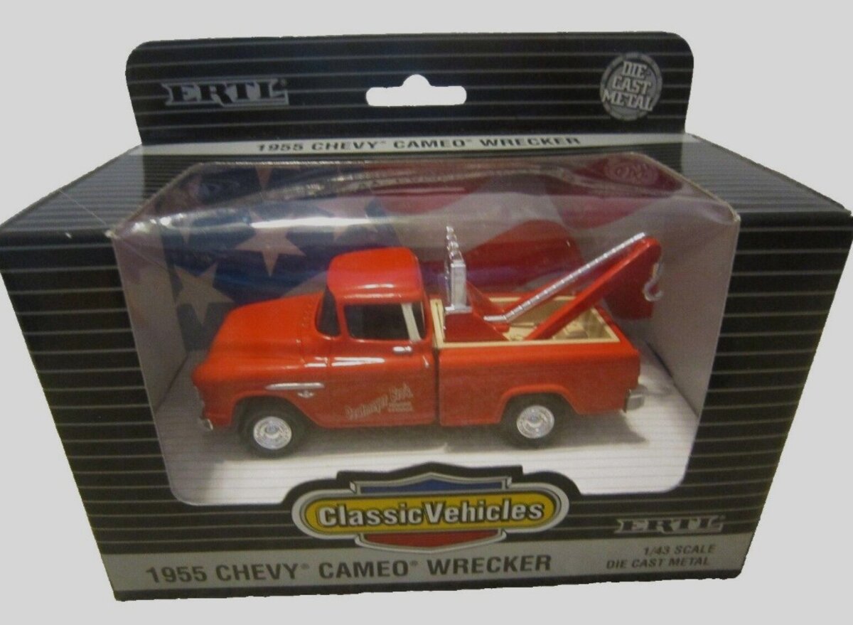 Ertl 2159 1:43 Scale Classic Vehicles 1955 Red Chevy Cameo Wrecker Tow Truck