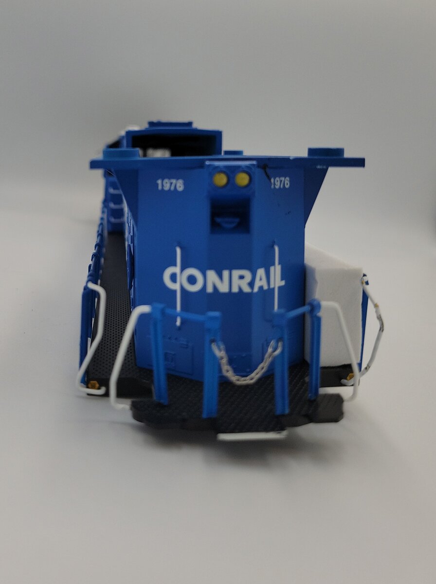 Lionel 1976-1 O Gauge CSX (Conrail) Legacy ES44AC Diesel Locomotive Shell #1976