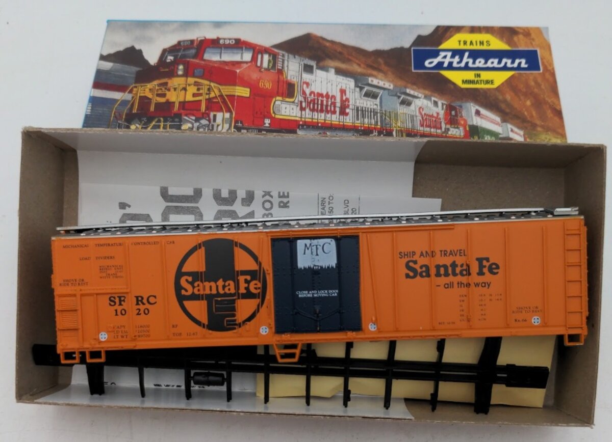 Roundhouse 1637 HO Scale Santa Fe 40' Outside Braced Reefer # 1020 Kit
