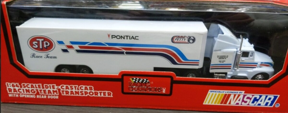 Racing Champions 03400 1:64 STP Race Team Transporter